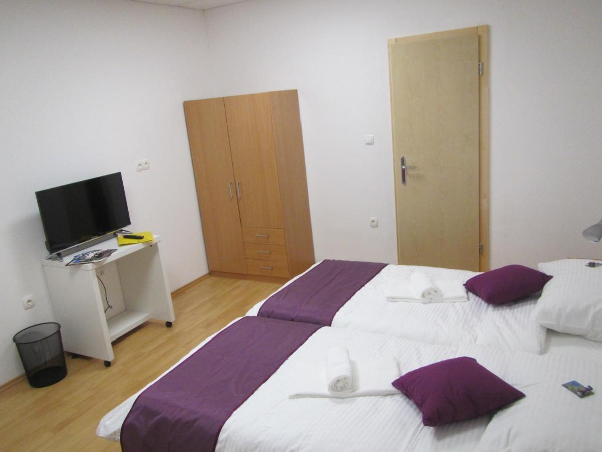 Pod Orehi Bed and Breakfast Postojna Εξωτερικό φωτογραφία